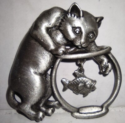 JJ Pewter Brooch Pin Cat With Fishbowl Fish Dangle 2 inches Tall