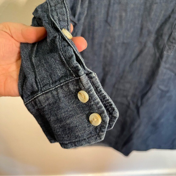 Universal Thread Women’s Size Small Denim Shirt D… - image 8