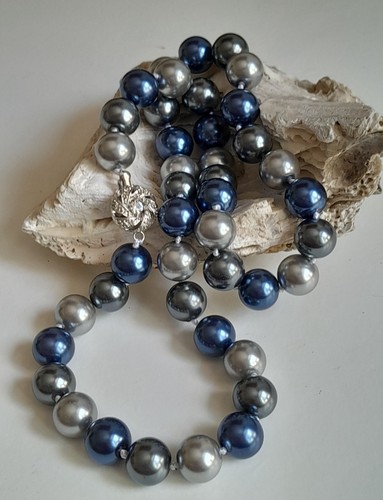 AKOYA PERLENKETTE BLACK/BLUE GRAY SILVER 10MM MIT 925 SILBER SCHNALLE UND TOPAS