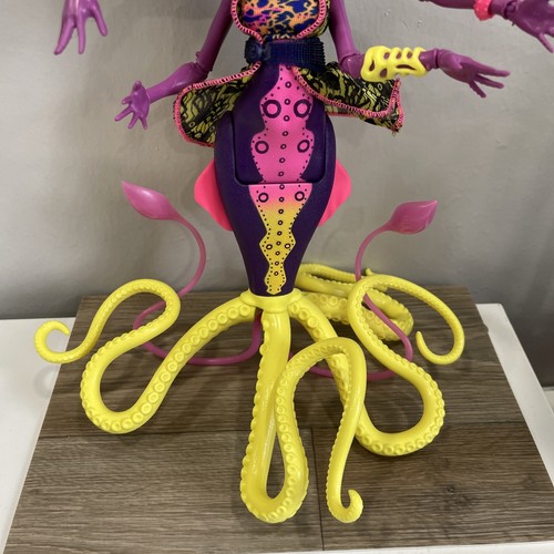 Bambola Monster High Great Scarrier Reef Down Under Ghouls Kala Mer'ri - Foto 4 di 13