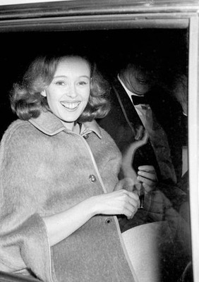 US actor Sandy Dennis at a party for Daphne in Cottage D at the Lo- Old Photo