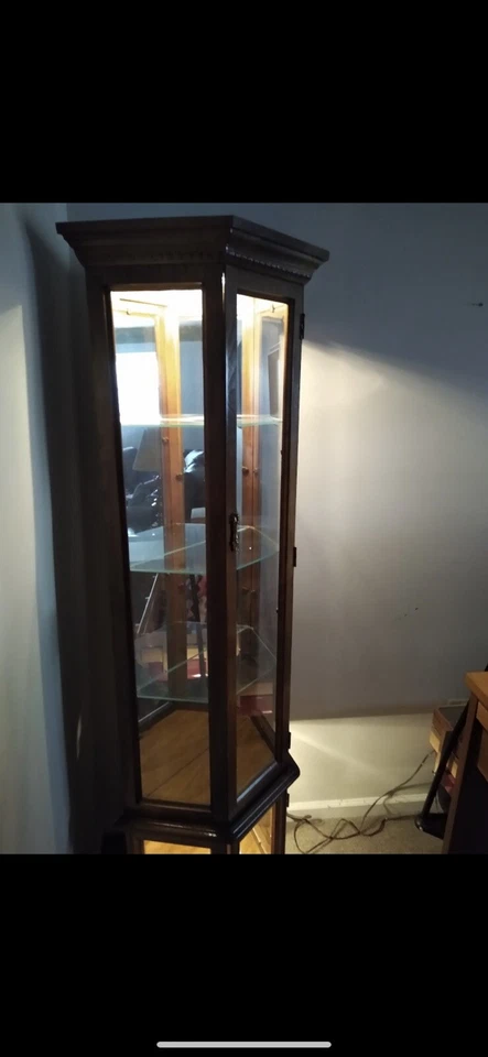 Antiguo gabinete de curiosidades de roble vintage años 80 buen estado recogida local Foto 2 de 4