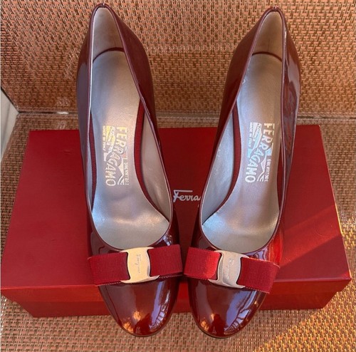 Salvatore Ferragamo Damen Heels. Carla Bow Pumpschuh mit Karton, Größe 8,5 680 $