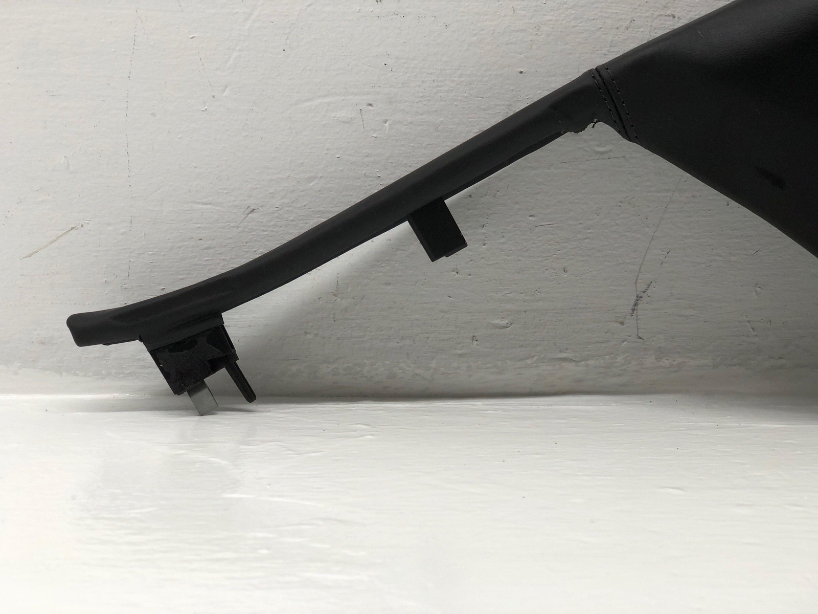 2006-2012 BENTLEY CONTINENTAL OEM FRONT RIGHT KICK PANEL TRIM COVER * BROKEN TAB