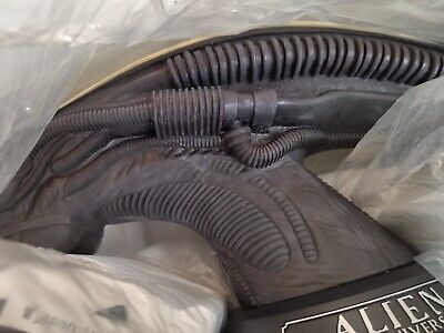 Alien Quadrilogy 25th Anniversary Head Figure DVD Set From Alien Quadrilogy 25th Anniversary Head Figure DVD Set From