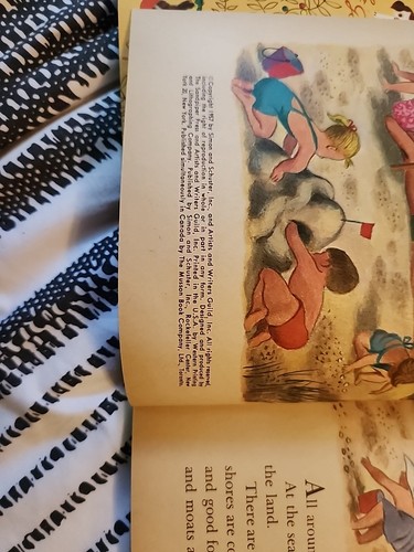 1957 Little Golden Book About the Seashore Kathleen N. Daly - Picture 4 of 5