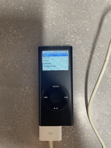 Vintage Apple iPod A1199 8GB Black - Powers On But Will Not Hold Charge - Picture 3 of 5