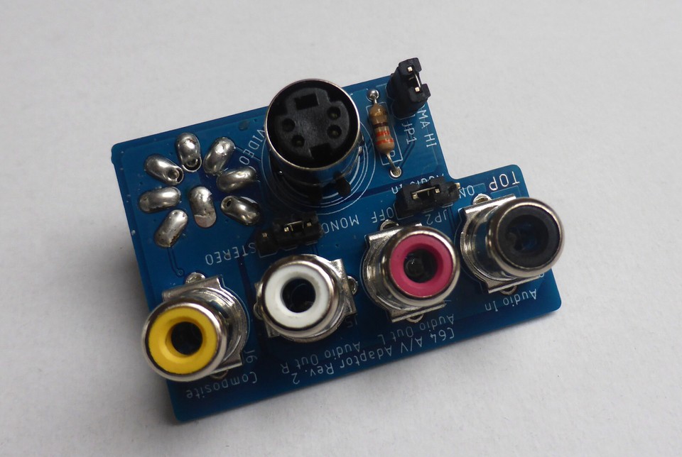 Commodore 64 == Audio/Video Adpater . Video Composite+Audio L/R + S ...