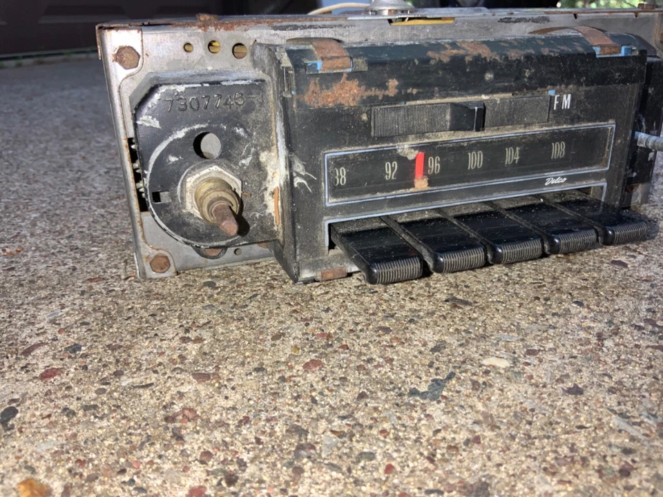 Radio AM/FM Chevrolet #7933251..modelo #11afp1 1971-1976 Chevelle Nova Camaro SS  Foto 2 de 4