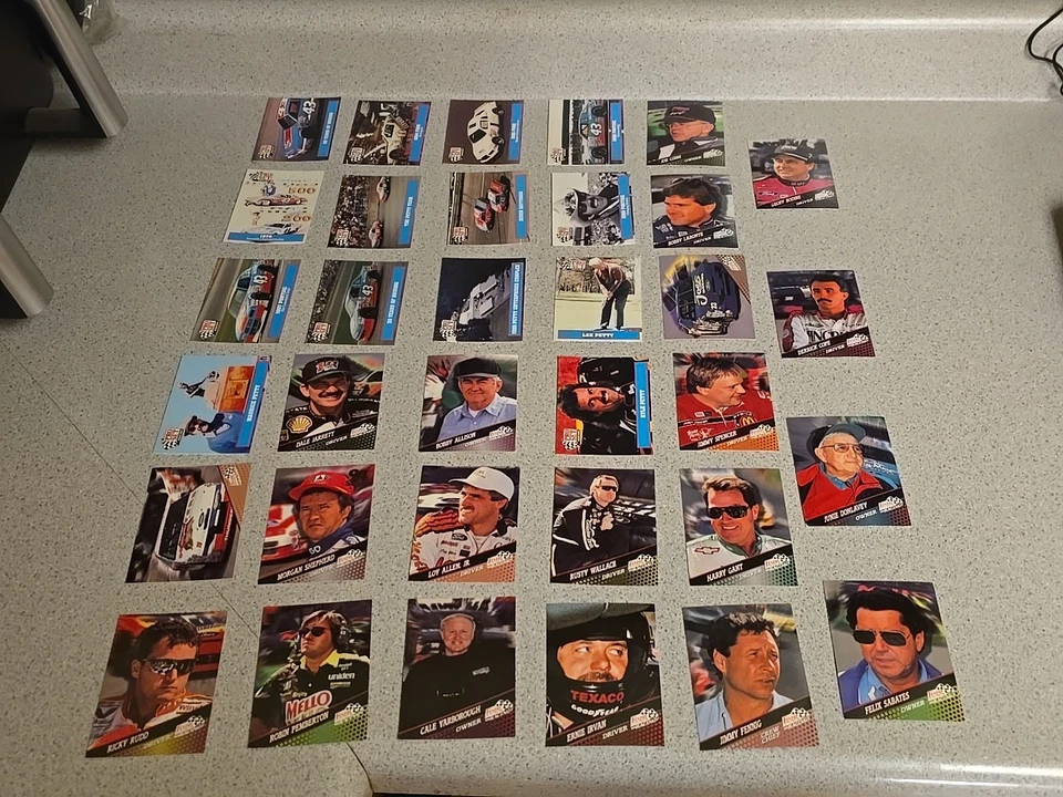 Juego profesional y tarjetas comerciales de carreras/comerciales Finish Line de los años 90. Lote de 125 sin duplicados. Bueno Foto 2 de 4