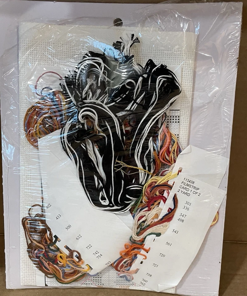 Kit tira de filme ponto cruz Mickey Mouse Leisure Arts #113438 - Imagem 2 de 4