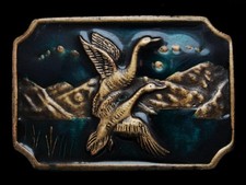 MH27101 REALLY NICE VINTAGE 1970s TWO DUCKS FLYING OVER LAKE BELT BUCKLE