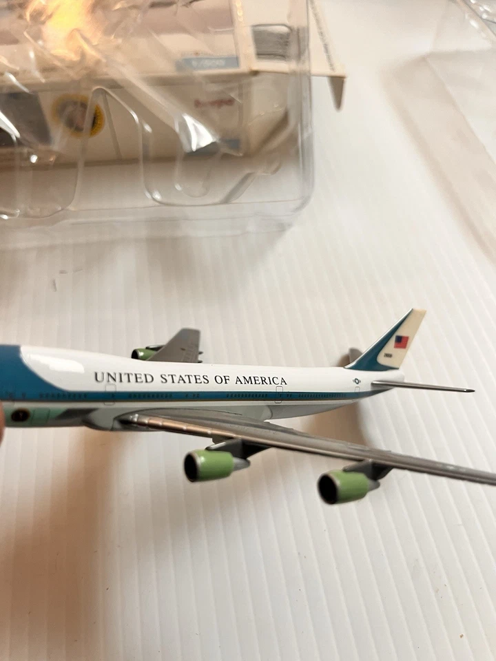 Herpa Wings Boeing 747-200 Air Force One 1:400 UNITED STATES OF AMERICA - Image 4 of 4