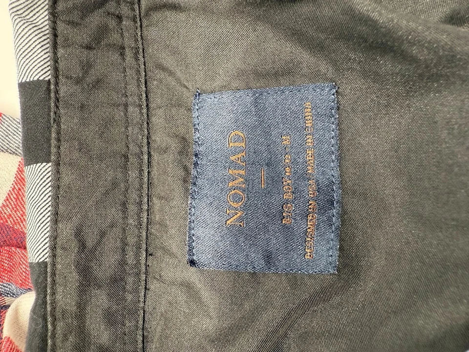 Lote de 2 camisas de franela Nomad negras/blancas y rojas/azules/blancas talla mediana 10-12 Foto 4 de 4