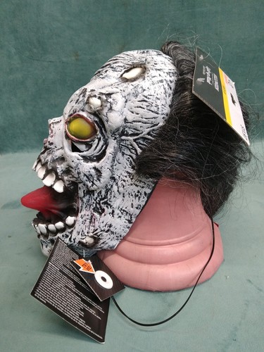 NWT Light Up Zombie Skull Unisex Mask. One Size Fits All - Picture 4 of 9