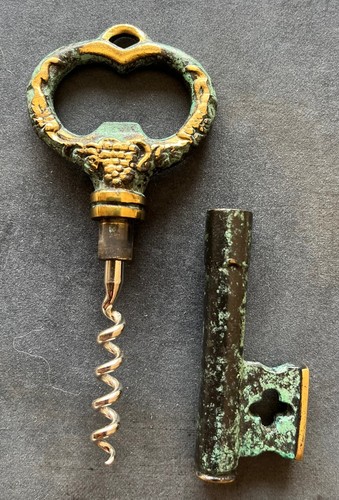 Beautiful antique decorative bronze key corkscrew/bottle opener - Picture 8 of 12