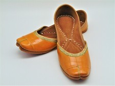 Ethnic Indian genuine leather Bridal shoes with embroidery Juti Khussa sandals