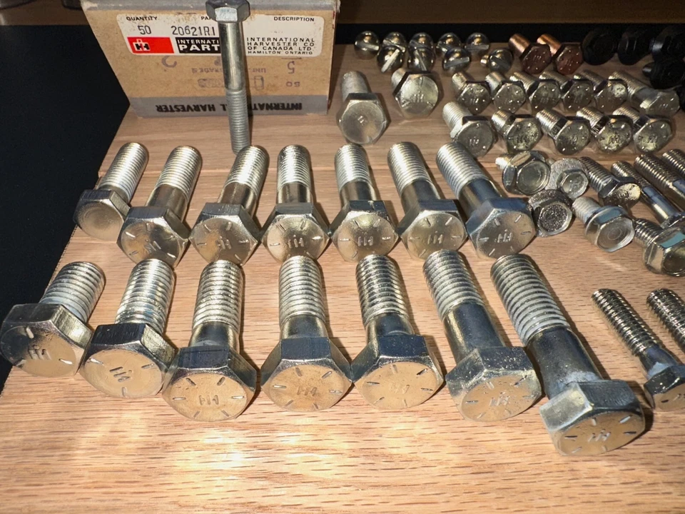 Cosechadora Internacional (Farmall) Pernos Originales Restaurados y NOS - Años 60 y 70 Foto 3 de 4