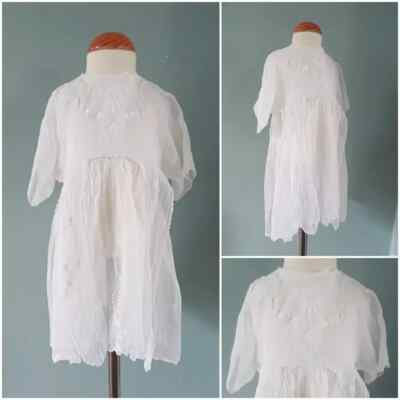 Antikes Mädchen Kleid Gewand 20er Jahre Blumen bestickt weiß Musselin Vintage 20s
