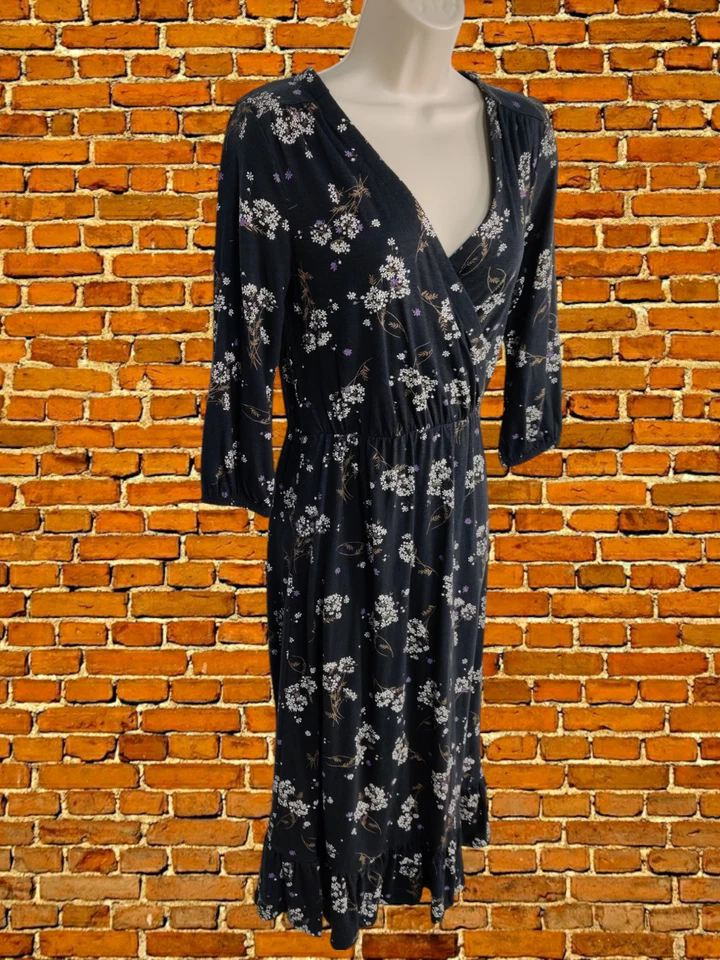 FAT FACE SIZE UK 6 BLACK FLORAL 3/4 SLEEVE CASUAL WRAP T SHIRT MIDI DRESS - Image 2 of 4