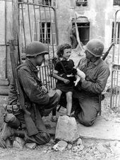 8 x 10 B&W WWII Photo US Soldiers with Child and Puppy WW2 / 1002 8X10