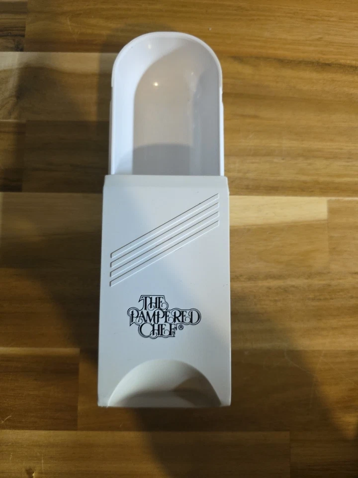 Vintage~ The Pampered Chef Adjustable Dry Measuring Cup 1/8 to 1/2 cup, ml & Tbs - Image 4 of 4