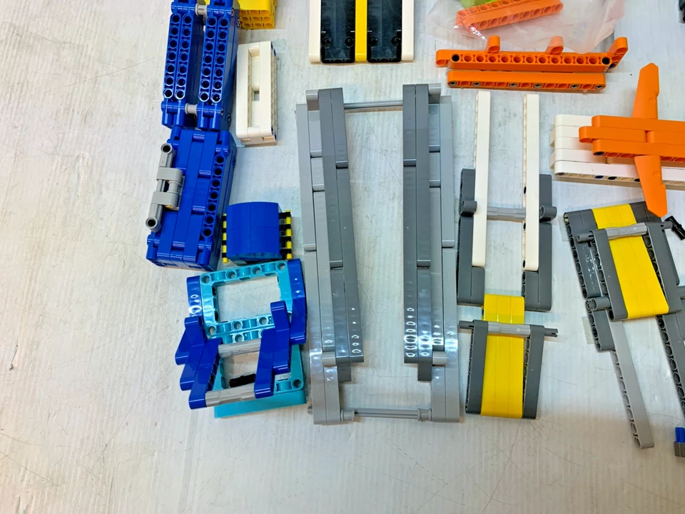 Lego Mindstorms EV3 Education 45544 Ages 10-21 Core Set Parts Only S8370 - Image 4 of 4