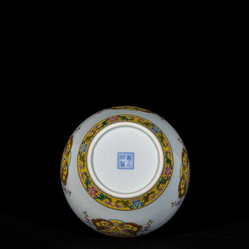 Fine Collectable Chinese Hand Famille Rose Porcelain Flowers Plants Vase - Picture 9 of 9
