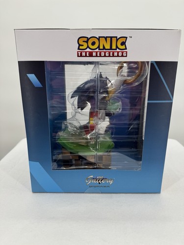 Sonic the Hedgehog - Sonic with Gold Ring Figure - Diamond Select Toys - Gallery - Picture 2 of 10