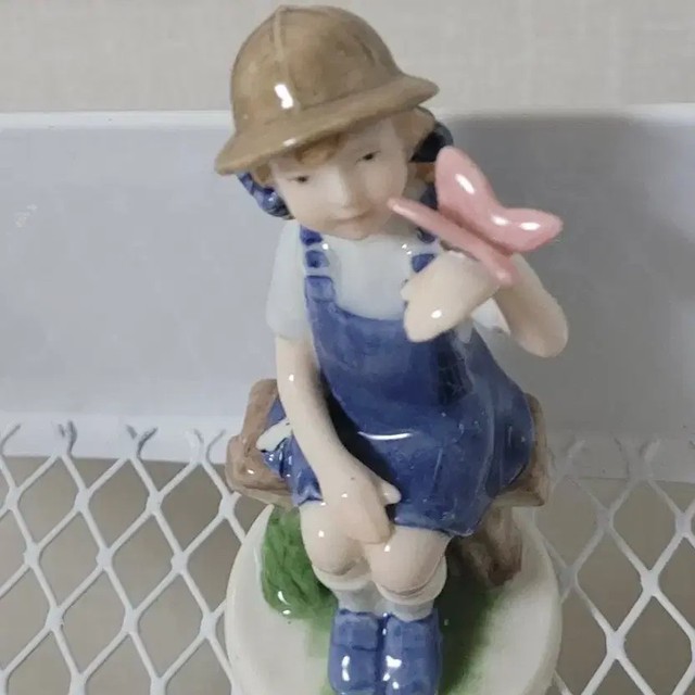 Royal Copenhagen Millennium 2004 Emma - Missing Butterfly