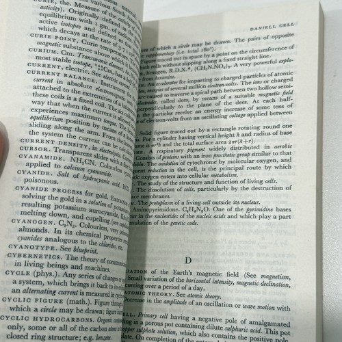 Vintage Penguin Lot - Dictionary of Geography & Science Paperback 1960's - Picture 9 of 11