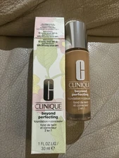 Clinique Beyond Perfecting Foundation + Concealer (WN 54 Honey Wheat) (30ml)