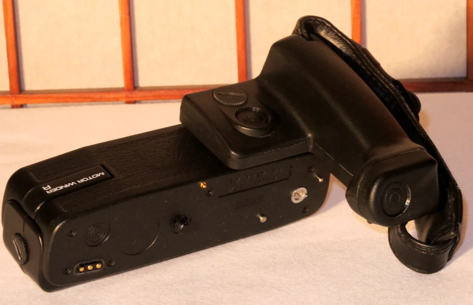 LEICA MOTOR WINDER R w/GRIP CAMERA GMBH - Image 3 of 4