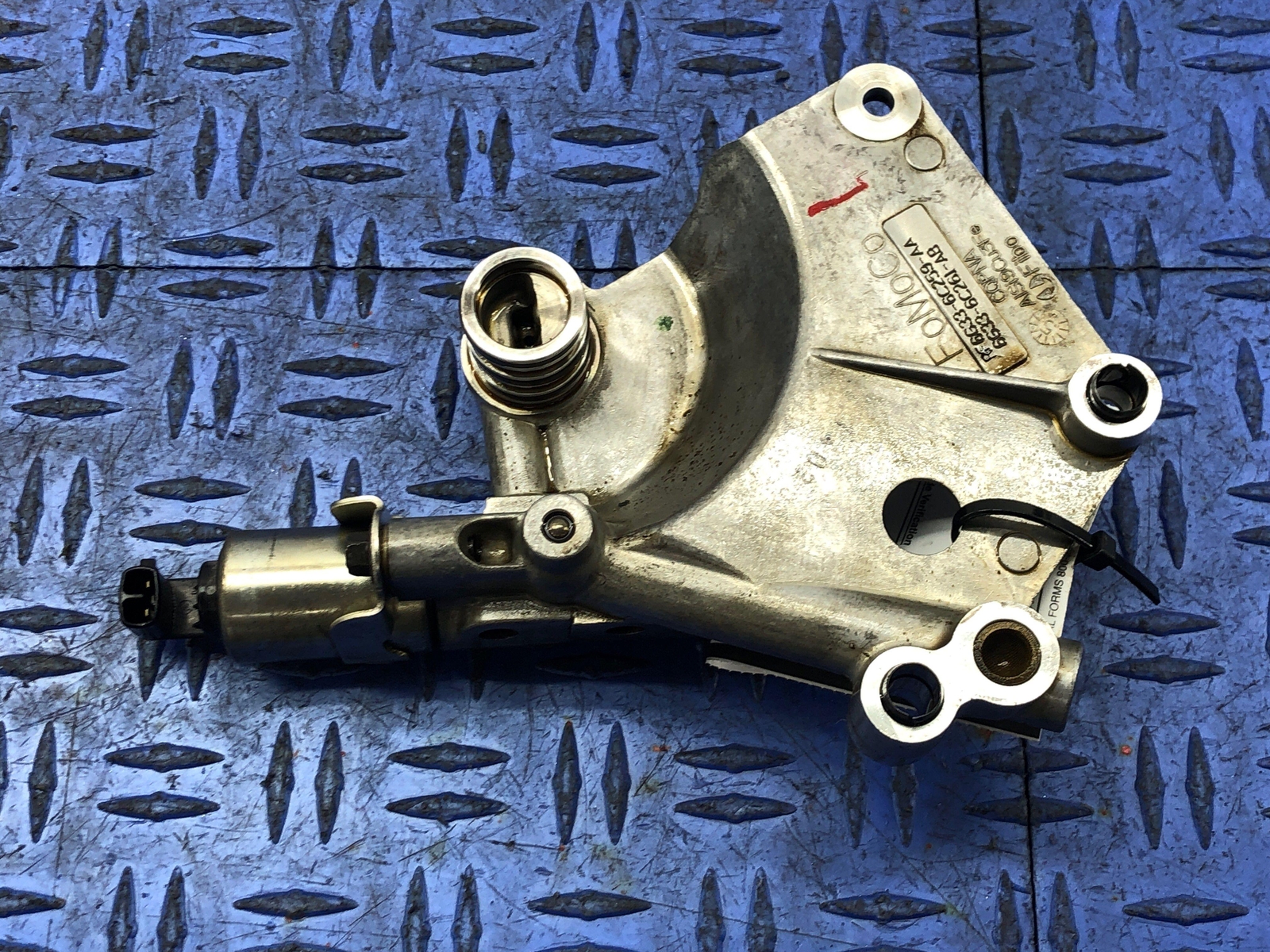 2006-2018 ASTON MARTIN VANTAGE V8 4.3L LEFT VARIABLE TIMING BRACKET 6G33-6C261