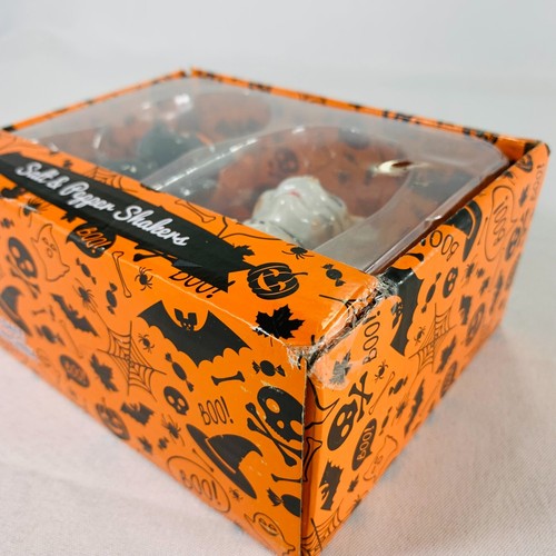 Halloween Cat Salt & Pepper Shakers (Bat & Witch Costumes) - Picture 8 of 9