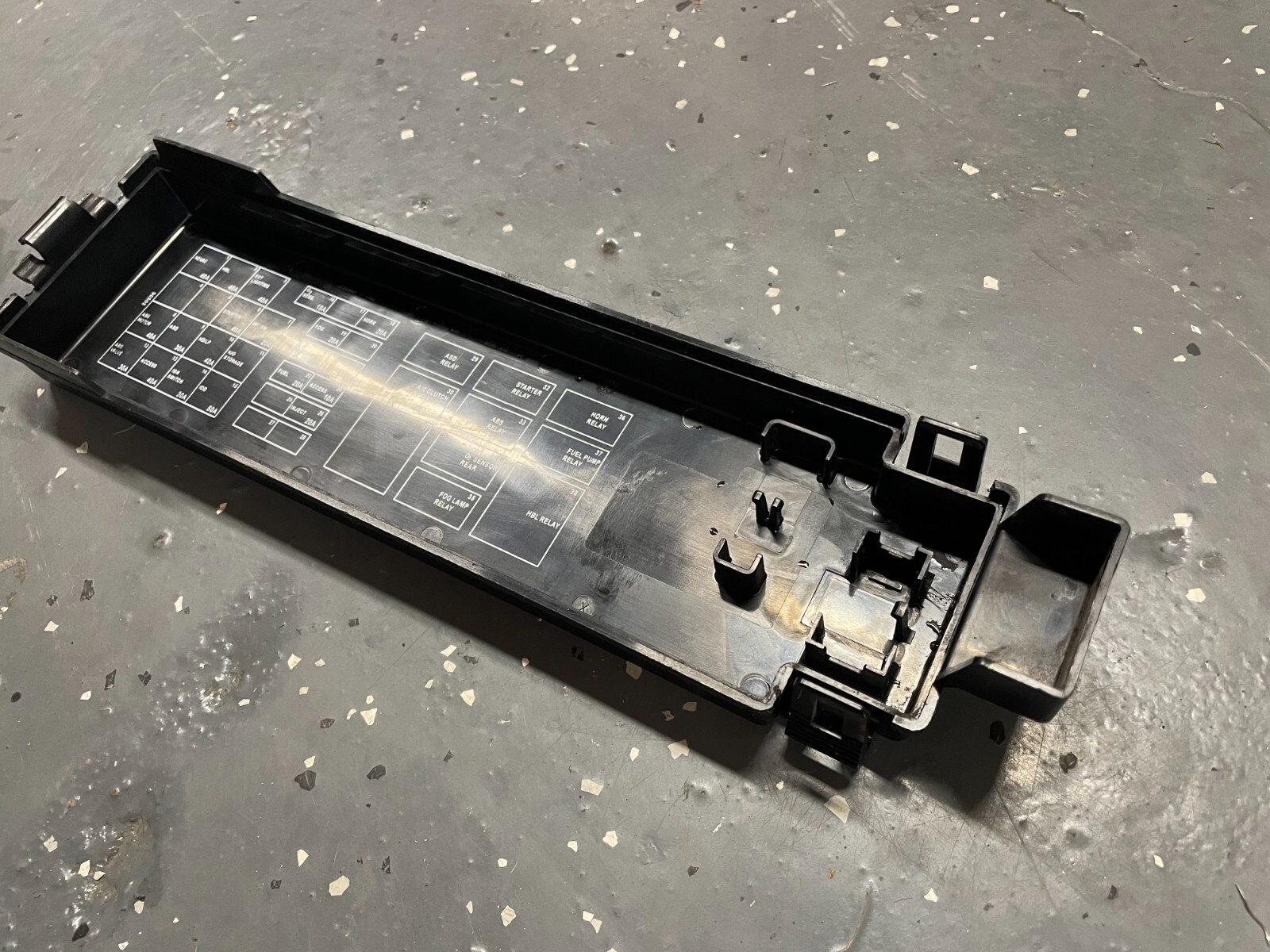 9705 JEEP WRANGLER TJ UNDER HOOD FUSE BOX DOOR LID COVER 19972005