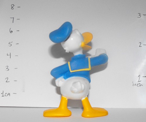 Donald Duck 2 inch Plastic Figurine DMMF069 - Picture 2 of 2