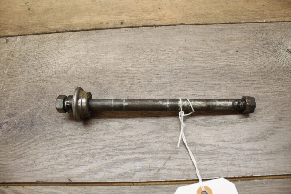 Yamaha RT100 1990-2000 EJE DELANTERO CON ESPACIADOR Foto 3 de 4