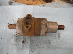 IH FARMALL       M  CHAR-LYNN POWER STEERING MOTOR             (2696)