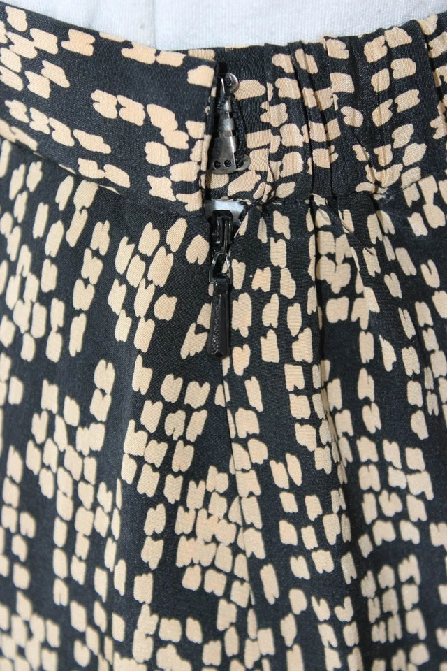 Женская расклешенная труба Neiman Marcus шелковая геометрическая короткая юбка бежевая размер 27 - Изображение 4 из 4