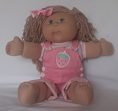 2004 Play Along Hong Kong PA 4 Cabbage Patch Kinder Puppe & Kleidung blonde Teppichhaare