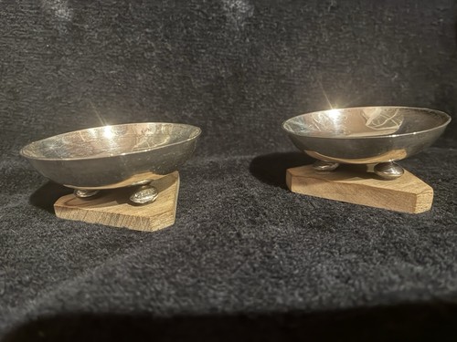 Wm Spratling sterling silver bowls petite 2.5" wide on wooden triangle base - Picture 11 of 13
