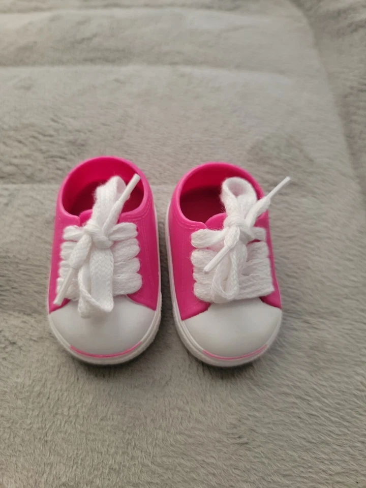 Zapatos de plástico duro Our Generation con raqueta de tenis para muñecas americanas de 18" Foto 2 de 4
