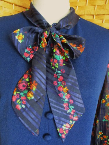 Vintage Dress Small S/M Blue & Floral Ascot Tie Shift Poet Puff Sleeve Secretary - Picture 2 of 10