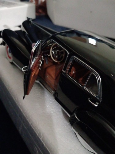 DANBURY MINT 1941 Cadillac Fleetwood Series 60 Special in The Godfather - Picture 9 of 16