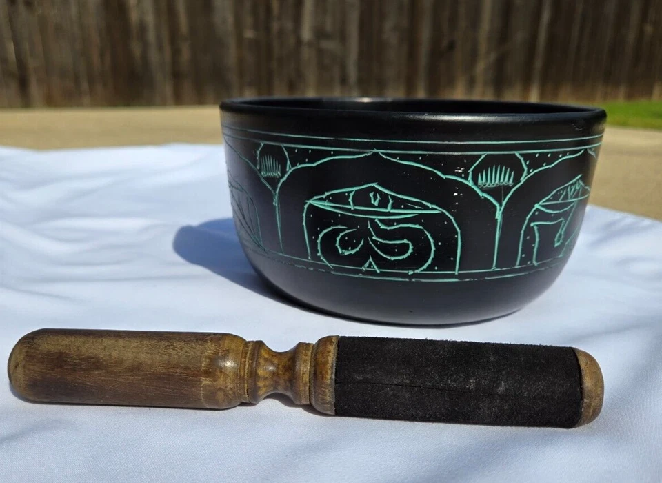 Singing bowl - Green and Black with Buddha - Aluminum - 7" - Image 3 of 4
