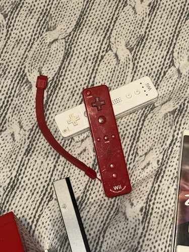 Red Wii - Picture 3 of 11