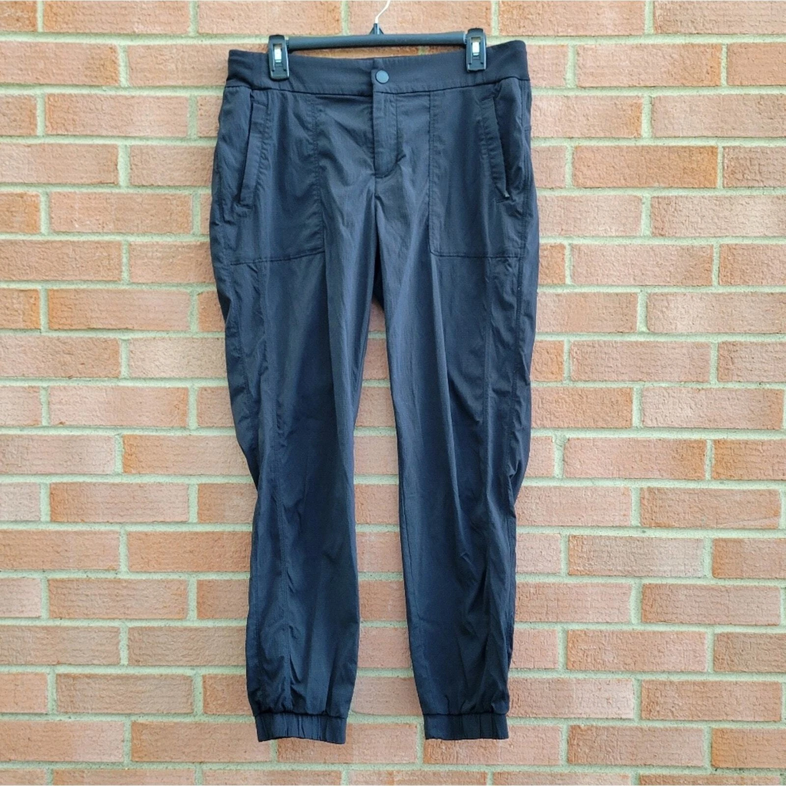 ATHLETA #596344 Black Nylon Trekkie Jogger Pants size 10 f13