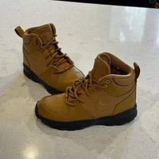 Pre-School NIKE MANOA LEATHER PS Boot WHEAT (BQ5373 700), Sz 12c