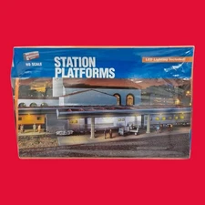 Walthers Cornerstone 933-3391 HO Scale Passenger Station Platforms Kit 